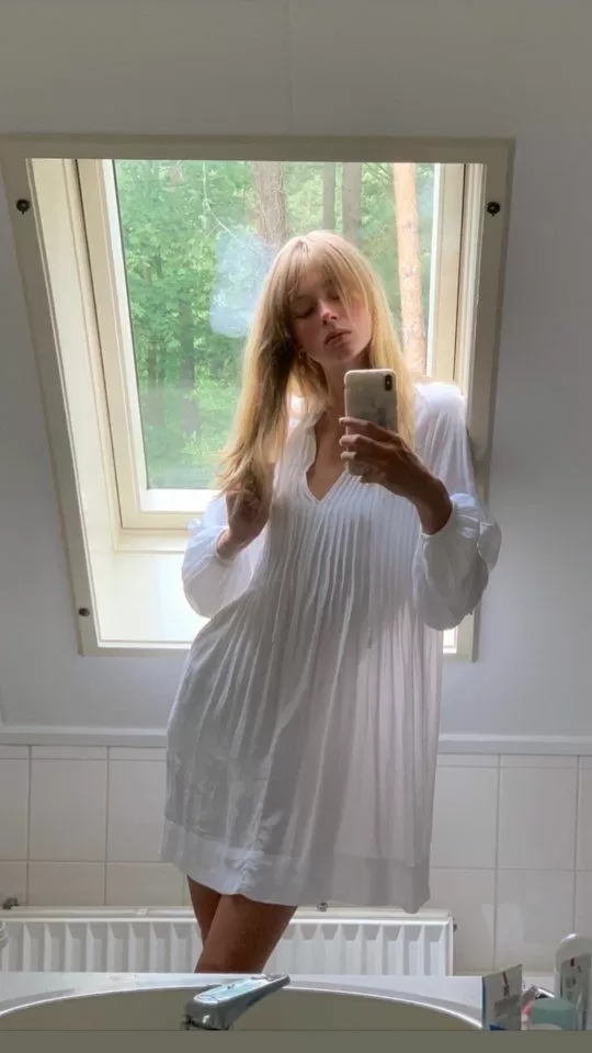 Lauren De Graaf posted by deckard222