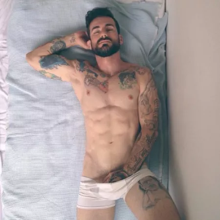 Laying down (X-Post /r/meninbed) by menareamazing