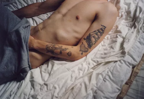 Laying in bed (X-Post /r/meninbed) posted by menareamazing