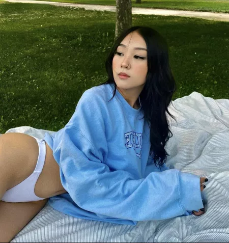 Laying out by theowuriwufoa