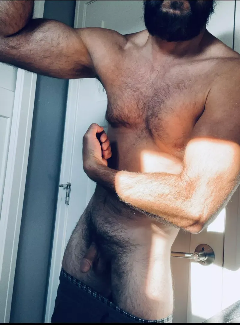 Lazy day posted by ManMuscleGut
