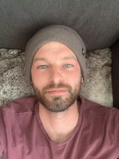 Lazy Friday afternoon listening to the radio by glassdude88