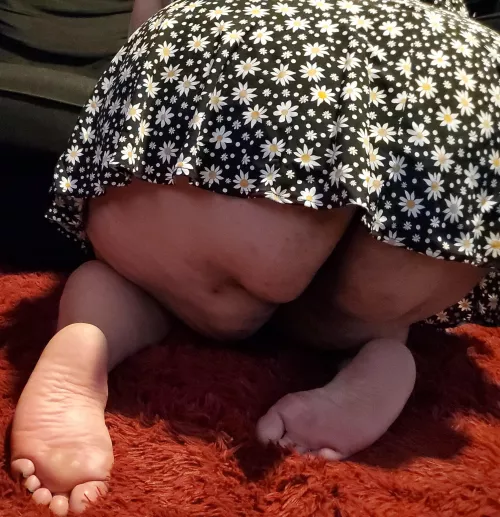 Lean in & enjoy ;) by Feetie_j