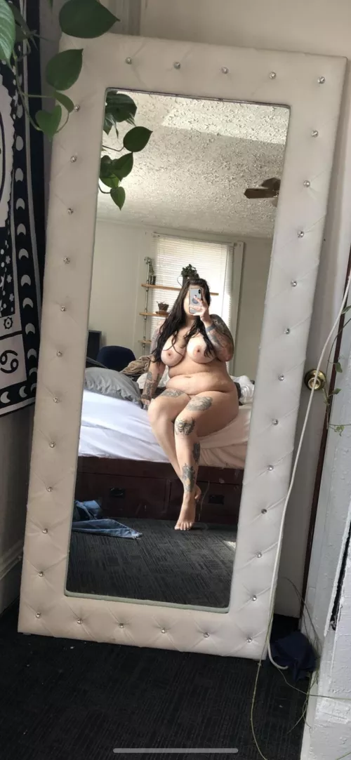 Learning to love my natural body 🖤 by downwthethicccness