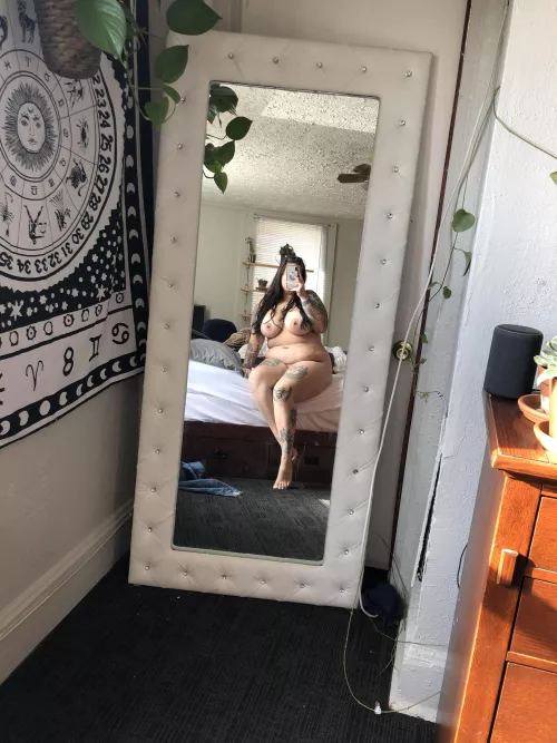 Learning to overcome my insecurities 🖤🥺 by downwthethicccness