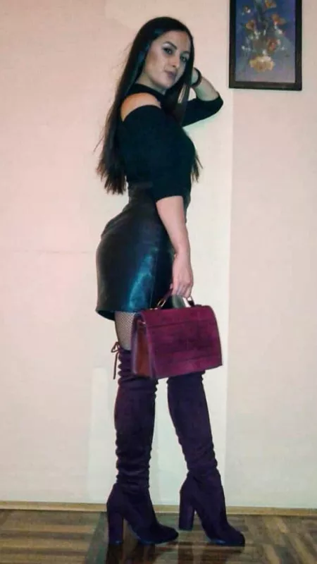 Leather skirt and fishnets by anafan94