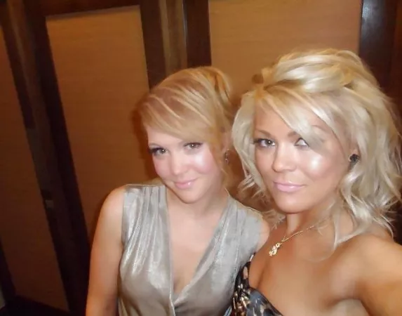 Left it right blonde by Chaturbater1