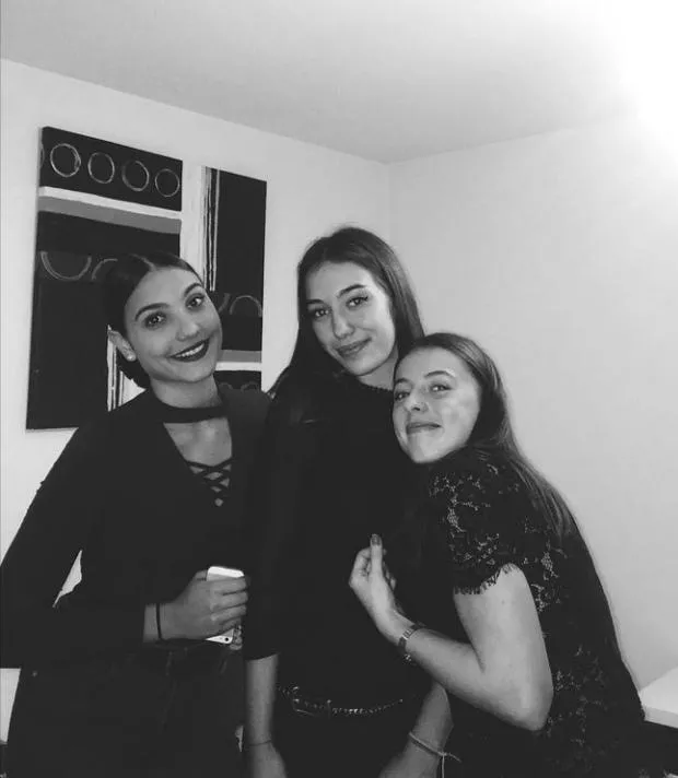 🔥 ¿ Left, middle, or right ? 🔥 🤤 posted by maxoumaxxx