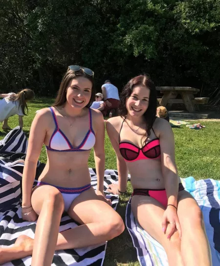 Left or Right?🤔 by hornyteens21