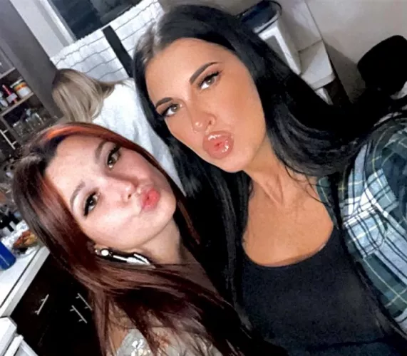 Left or right? by akdocksbakf