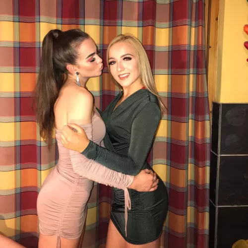 left or right? by wiiman5