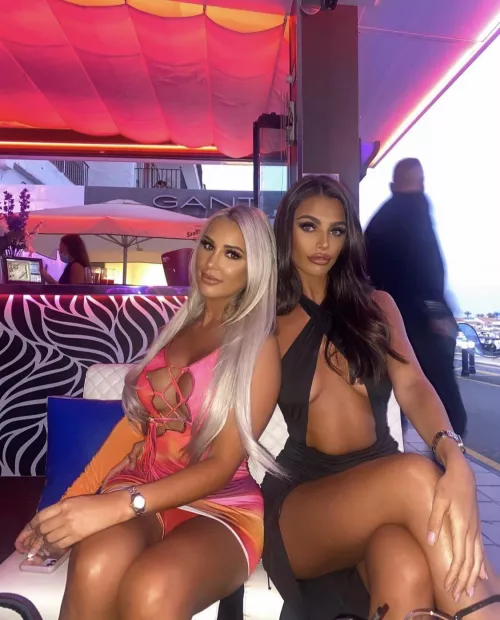 Left or right? by womackandwomackfan