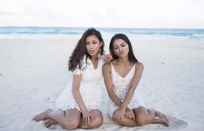 Left or right gets your cum load? 💦😦💦😦 by loveyoumoreYo