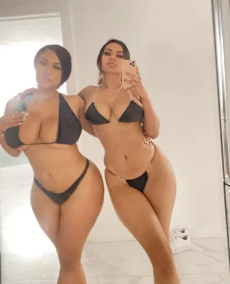 Left or right ? (Moroccan vs Pakistan) [2] by SpoiledLaylaxx