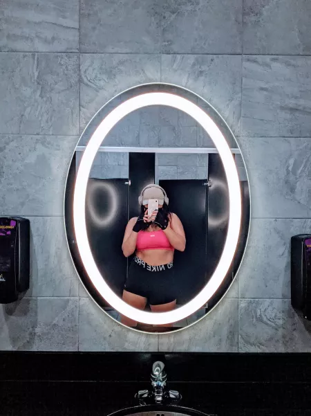 leg (f)or me! by san_cheeezy