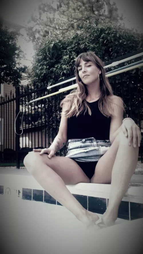 Leg spreading by the pool. Married girl here😇😈 by LisaAshlie