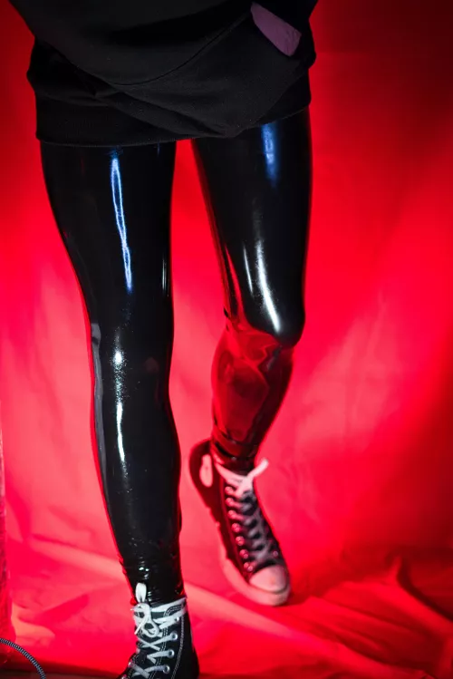 Leggings+Hoodie=🖤 by justarubberdude