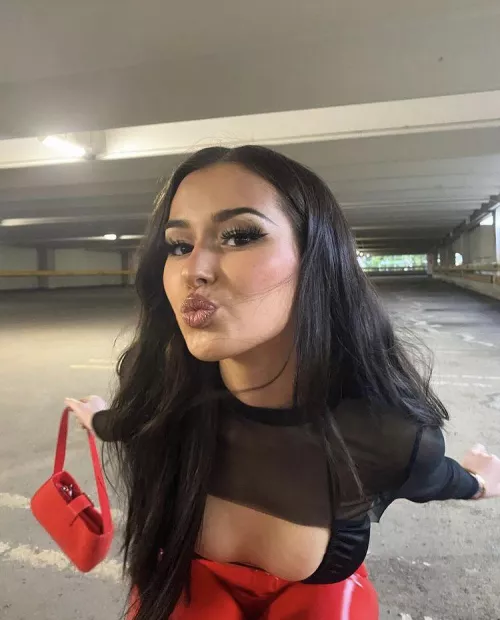 Leggo 👀 by PoutMaster316