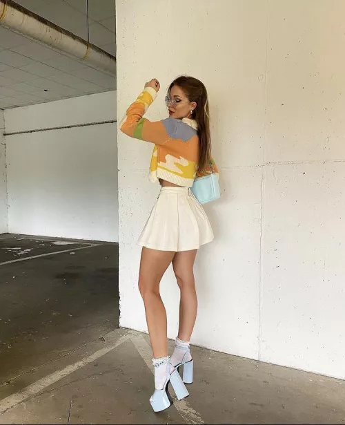 leggy by bongoboy666