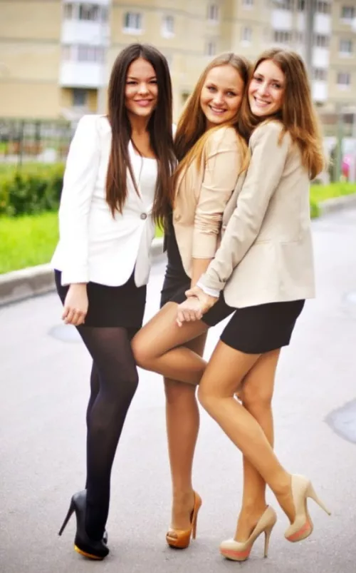 Leggy gals by Chaturbater1