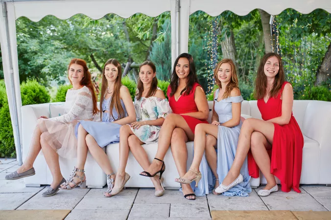 Legs Crossed by steemGarm