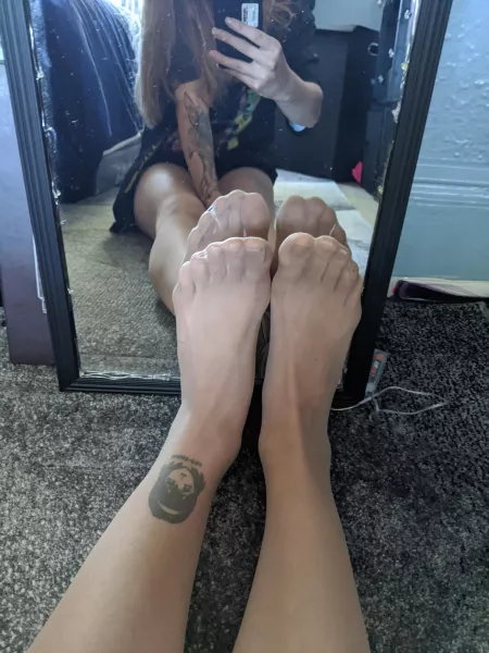 Legs for days. by Strawberry__Meow