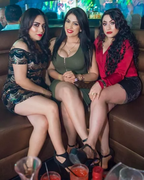 Legs n lipstick by Chaturbater1