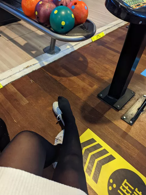 Legs out ;) by iwantaria