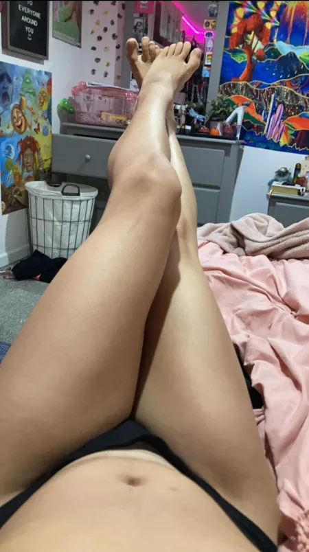 Legs 🦵 by cutiefeets2021