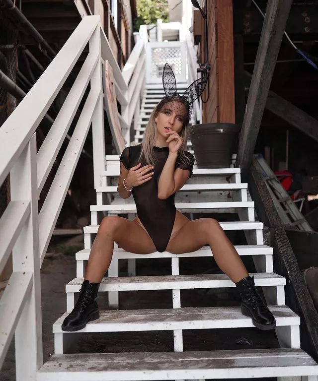 Legs spread posted by altbubblr