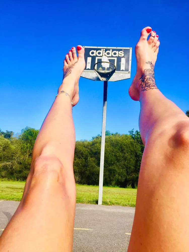 Legs up right ?😁❤️ hope you like 🙏❤️ posted by kokkina_aphrodit