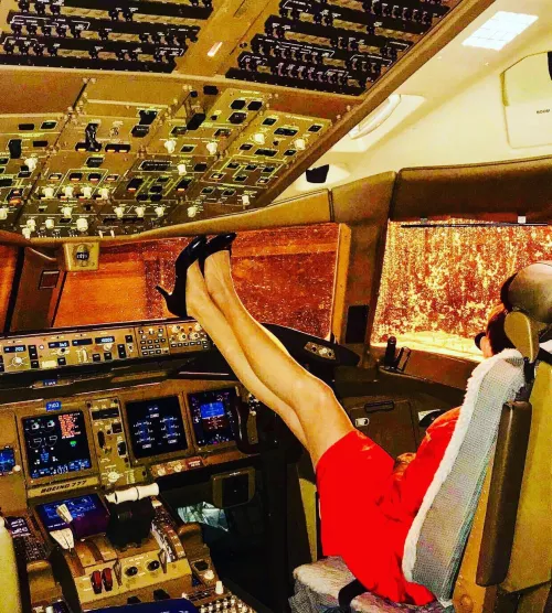 Legs upright and locked by secrettimesz