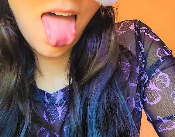 Lemme lick your face and I MIGHT let you lick me 👅 by Emlee_Adore