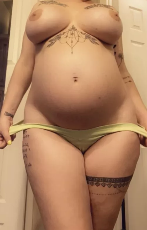 Lend me a hand by IvyxKing