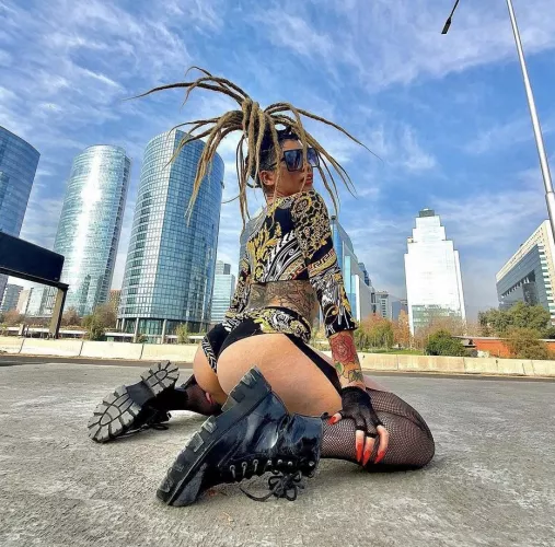 Leona La Queen by CreepyList080