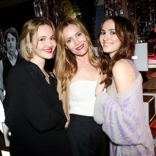 Leslie Mann, Maude Apatow and Iris Apatow by GlamMetalLion