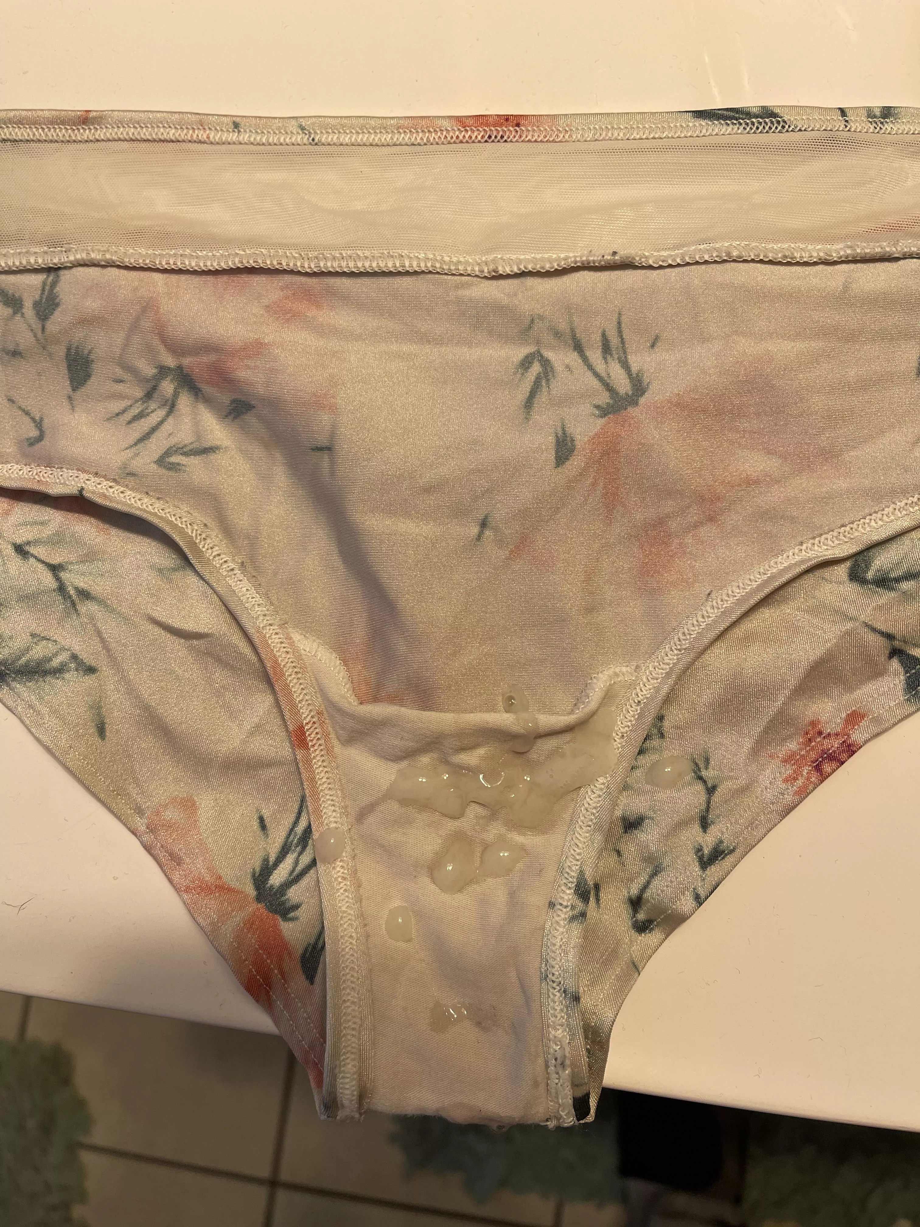 Let a buddy borrow my wife’s panties. He sent me this pic posted by Uncuthangstotheleft