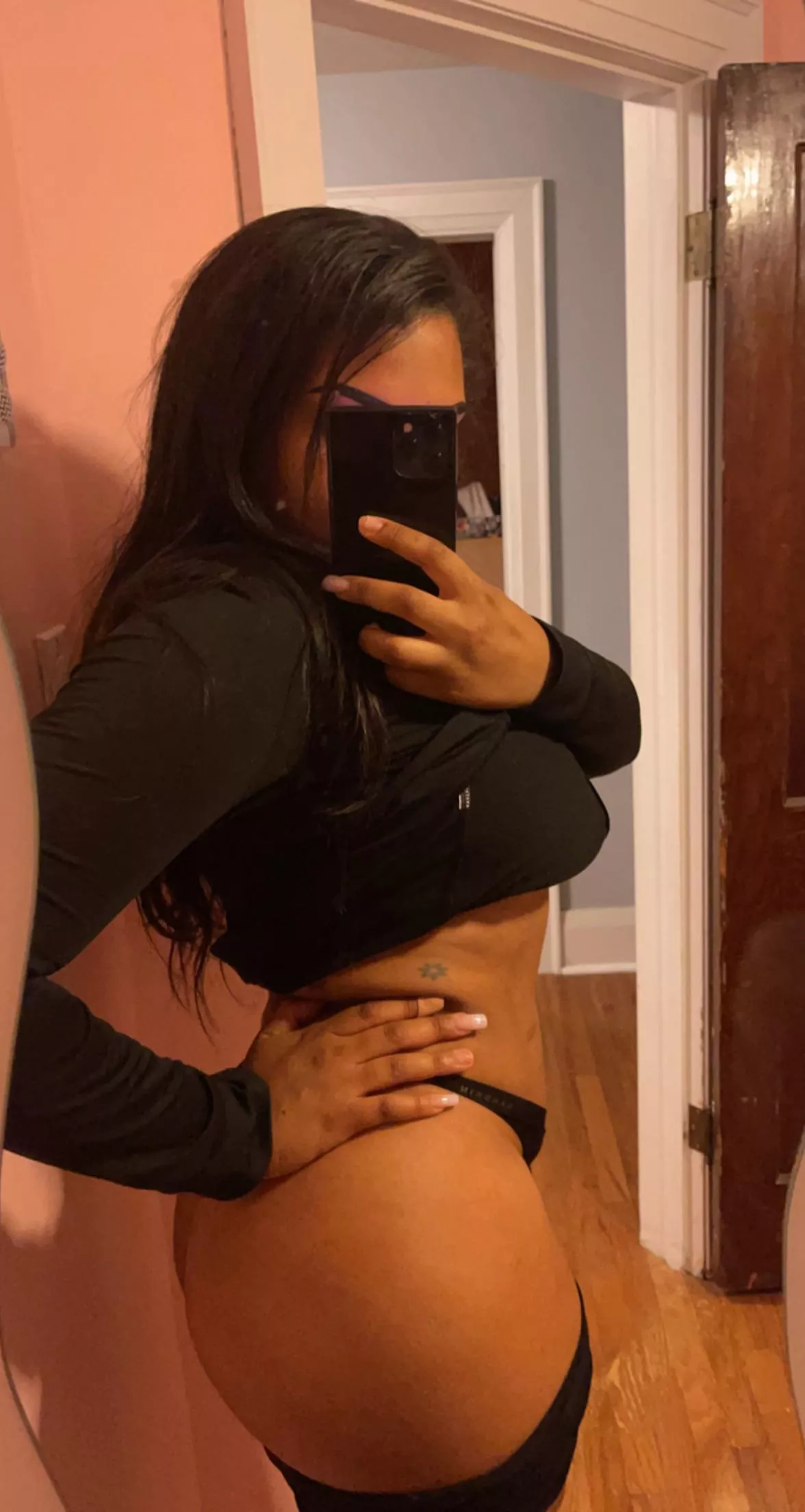 Let it hang 🍑 posted by LondynStarr