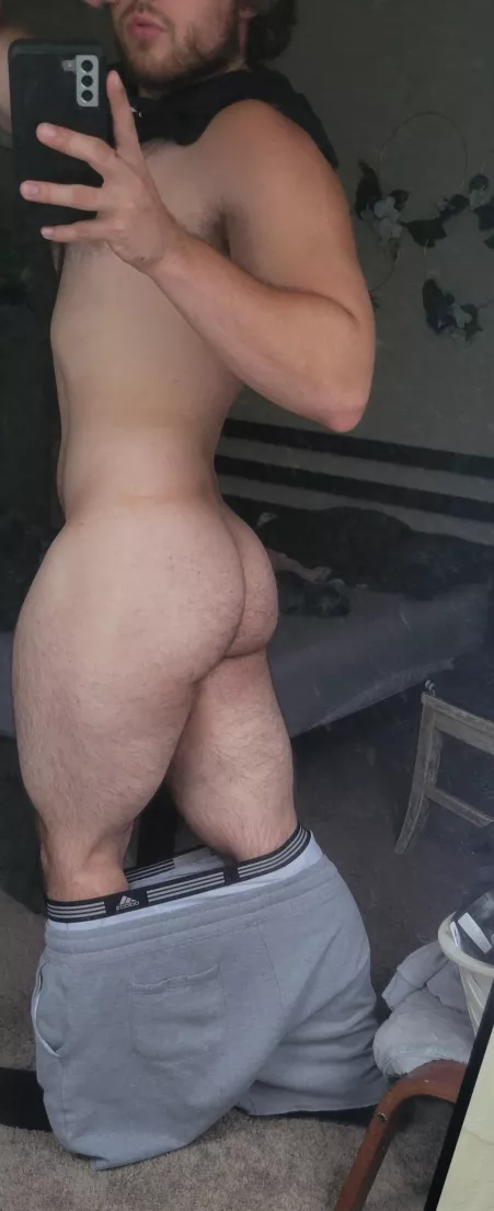 Let me bend over so you can eat it ;) by straightguy200