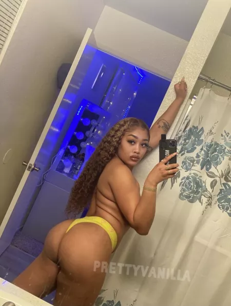 Let me clap this ass on your dick by paymiss