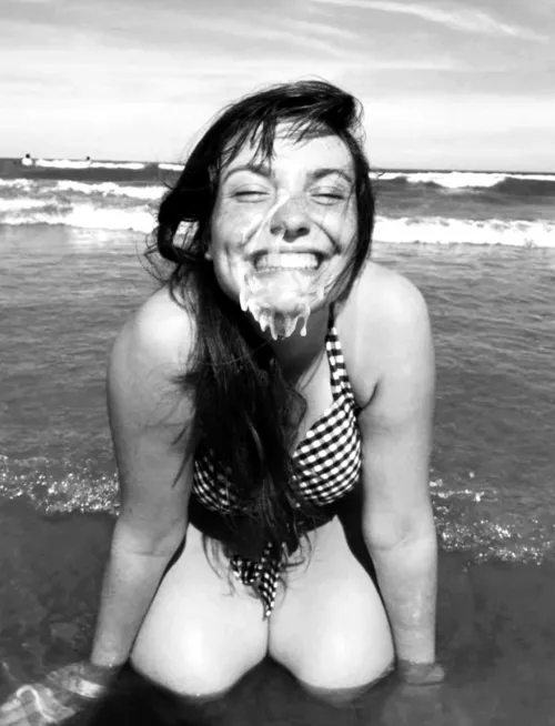 Let me know if should post more if me at the beach (: by prettyvibestn