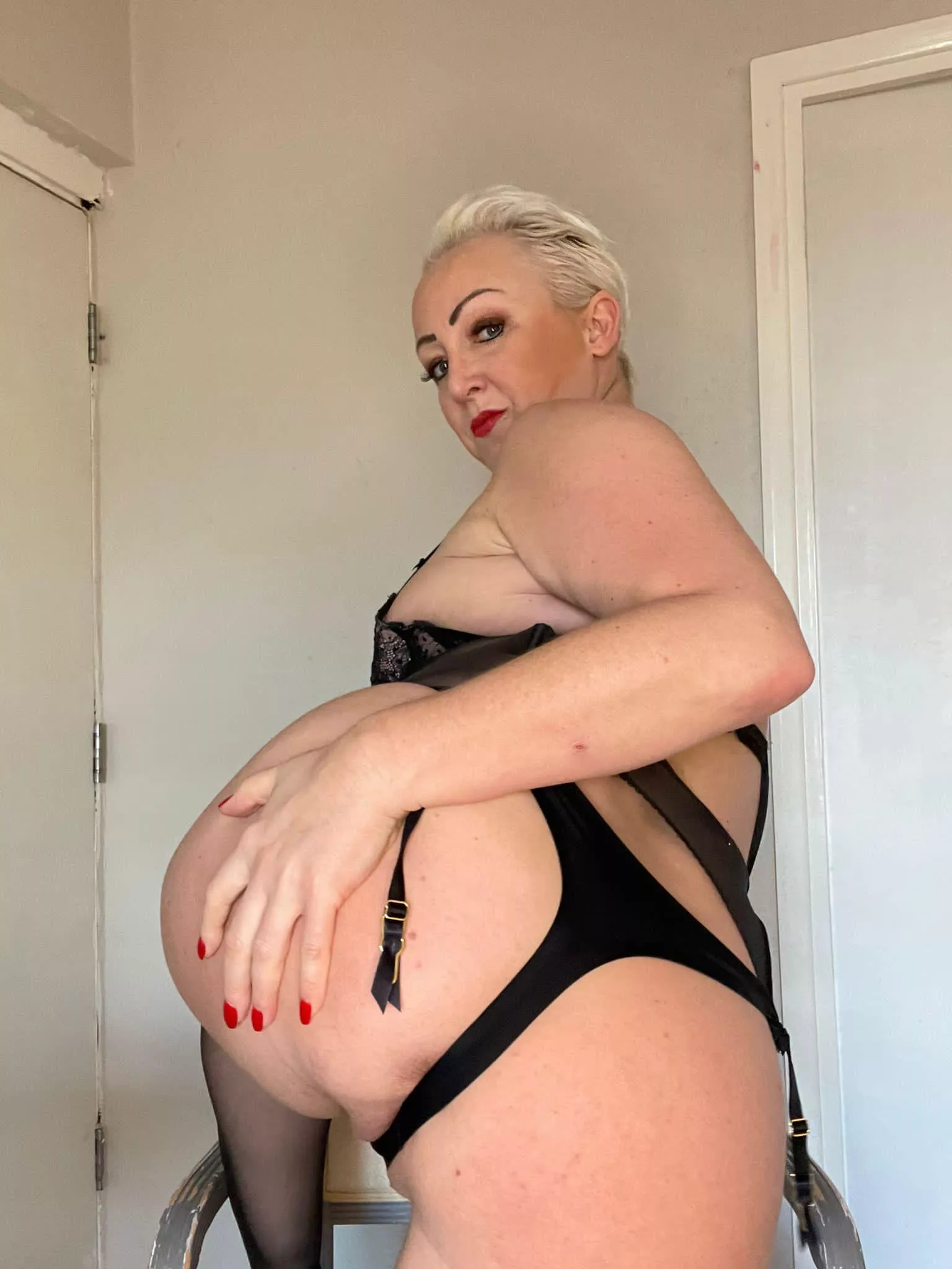 Let me know in the comments if I’m still fuckable posted by miss_taffy