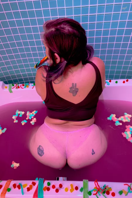 Let me lick the lollipop 🍭 by scusie__