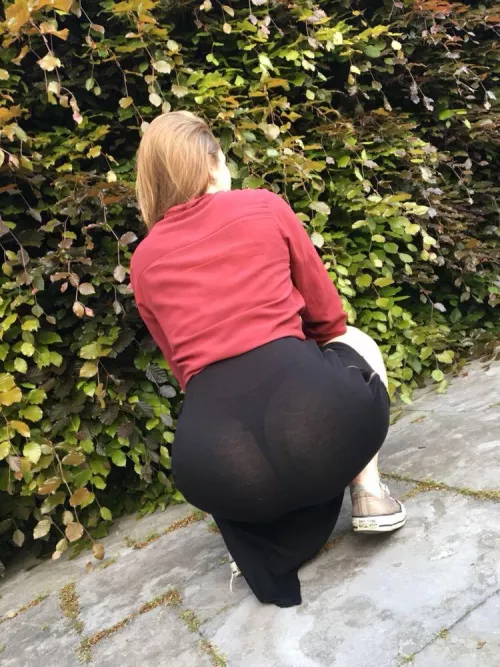 Let me pick it up for yya by Kiarapetersen_x