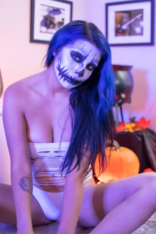 Let me scare you stiff 👻 by xnothingxnowherex