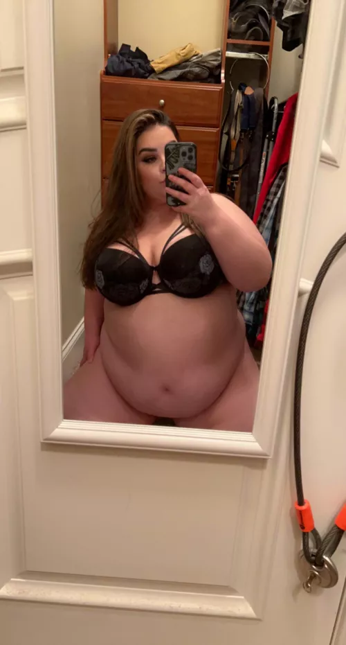 Let me sit on your face? 😇 by Brittelizzzzz