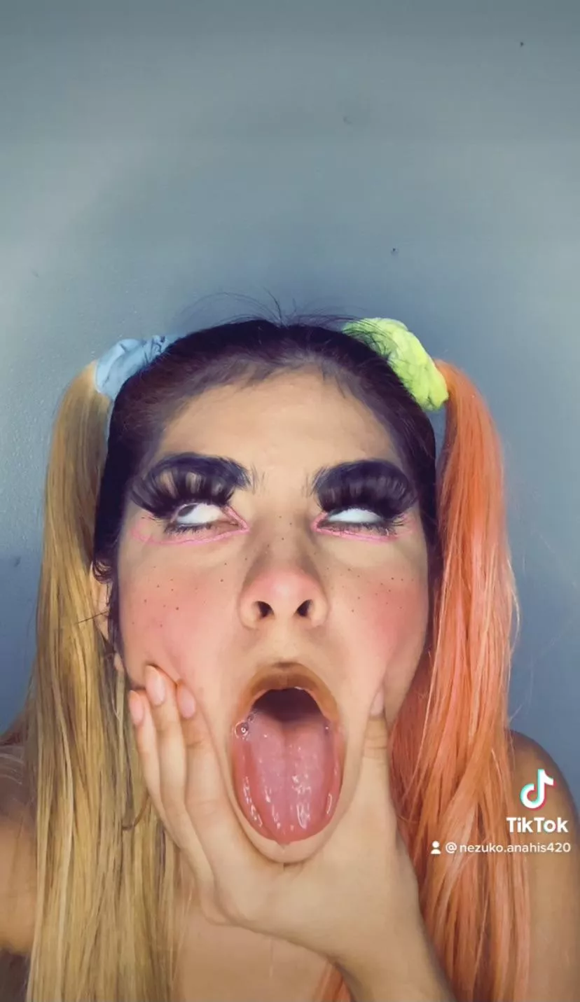 Let me spit in your mouth 👅 posted by mistresslola420