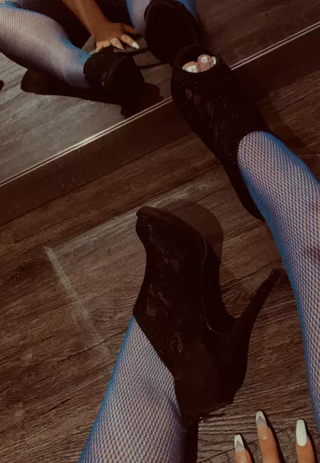 let me stomp on you by joopeach