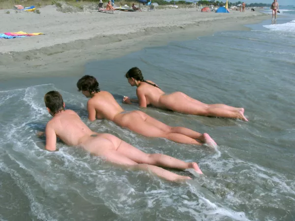 Let the waves come in by NaturistPictures