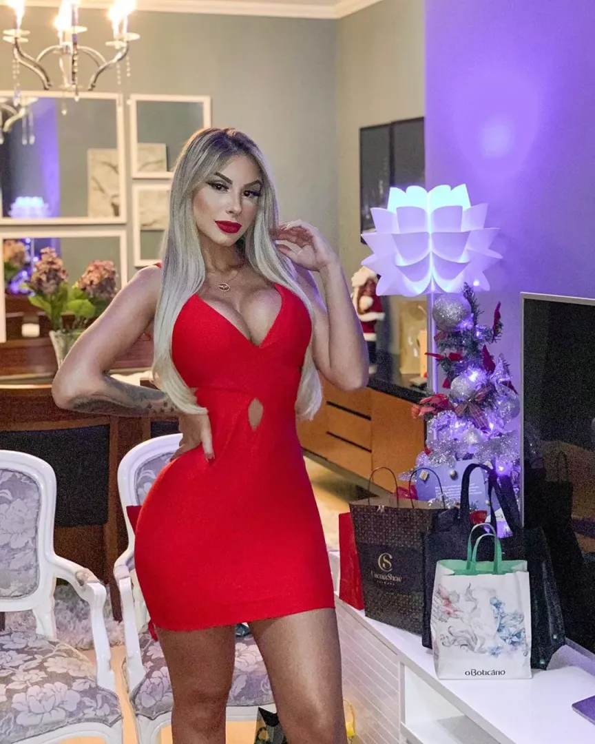 Leticia Longati posted by kiowabr